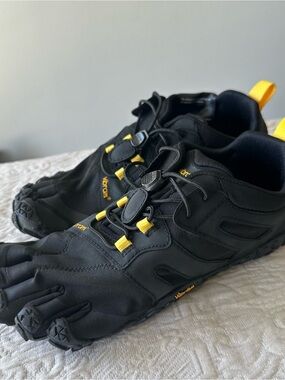 Vibram// Five fingers Women’s V Trail 2.0 Black Yellow Trail Shoes Size 7.5-8